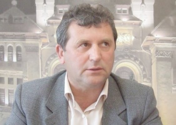 El este Gheorghe Moldovan. Credeţi că mai merită un mandat de primar al comunei Albeşti?
